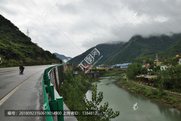 山區(qū)風(fēng)光
