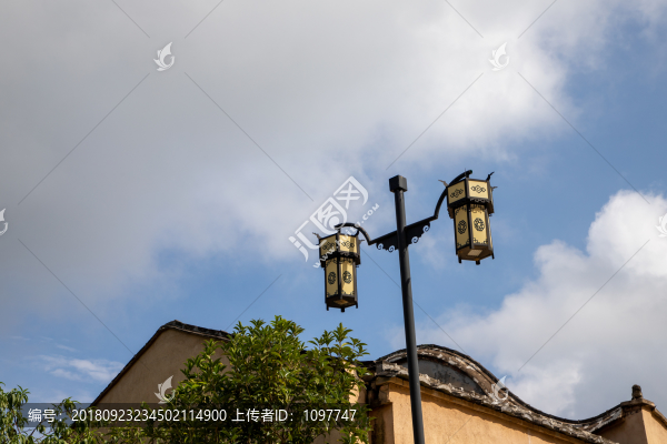 古宅路燈