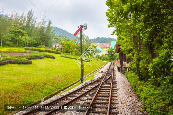 深圳東部華僑城小火車站臺(tái)