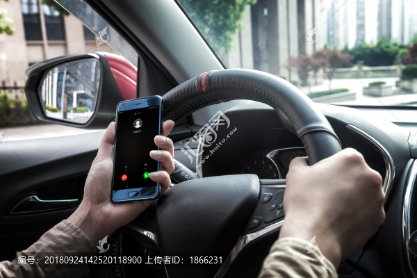 開車打手機接電話發(fā)短信開車陋習