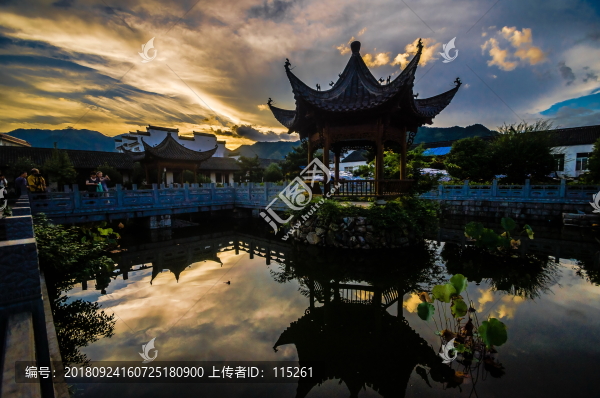 晚霞亭臺