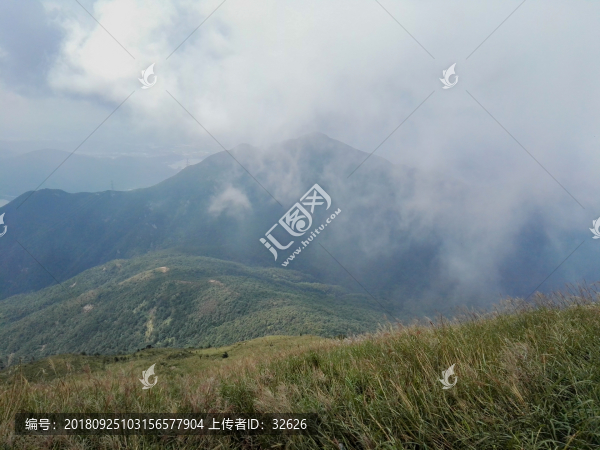 霧中銀屏山
