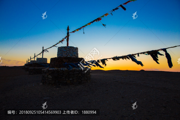 居延海敖包日落