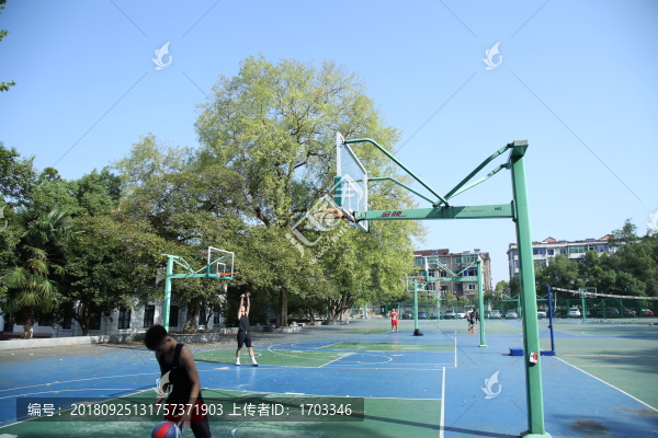 校園籃球場(chǎng)