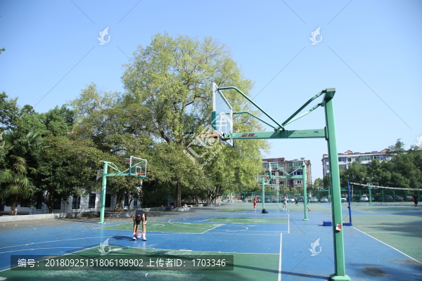 校園籃球場