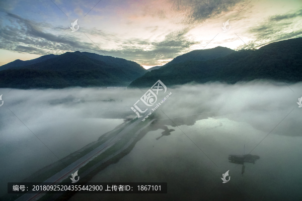 九湖的晨霧