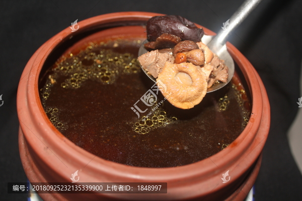 沙罐藥膳雞湯