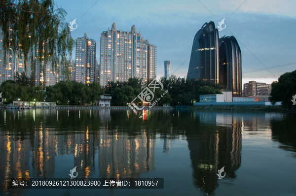 駿豪中央公園廣場(chǎng)夜景