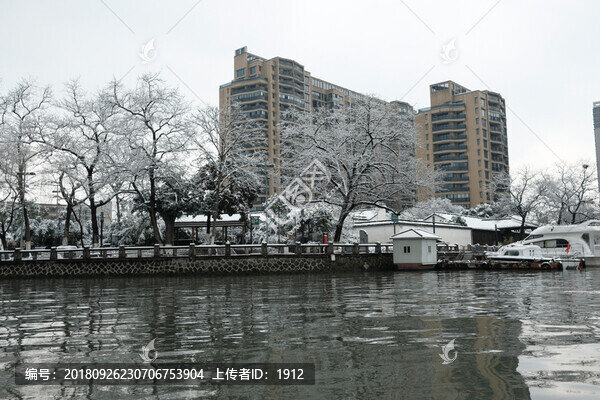 運(yùn)河兩岸