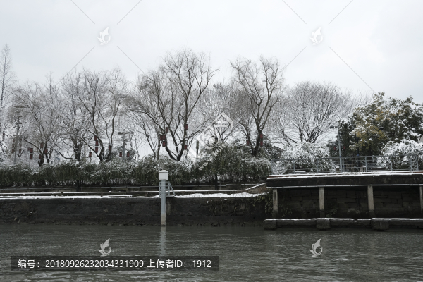 運(yùn)河兩岸