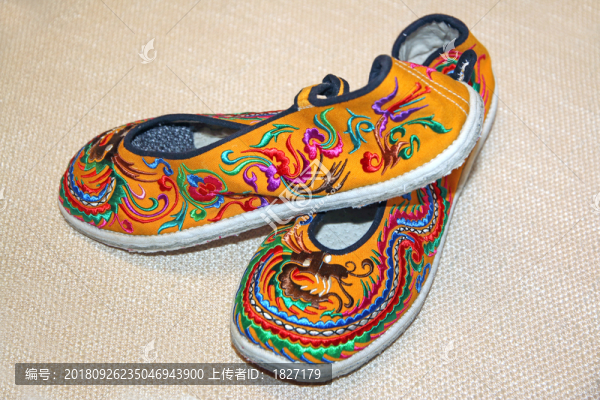 漢族黃底繡花女鞋