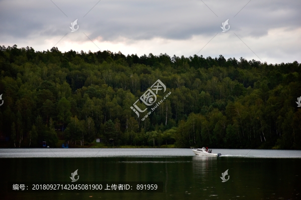 貝爾加湖風(fēng)光