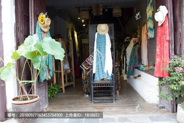 古鎮(zhèn)服裝店
