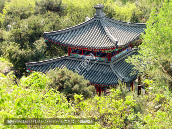 山麓有亭