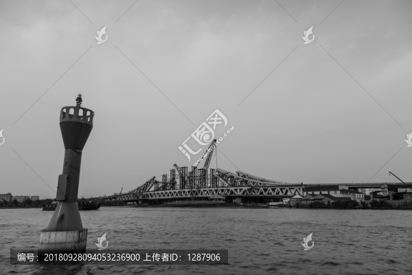建設(shè)中的斜港大橋