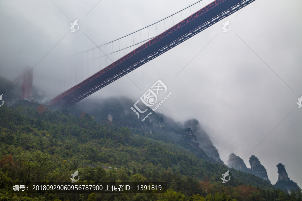仰望矮寨大橋