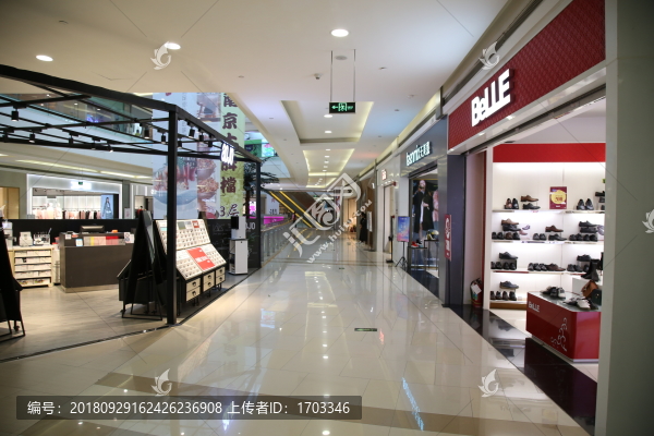 商場(chǎng)內(nèi)景