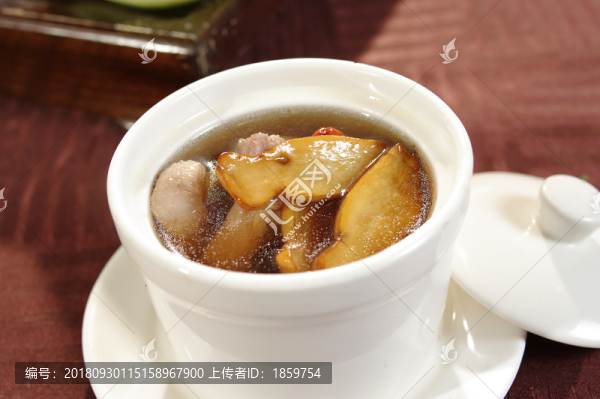 鮮松茸燉水鴨