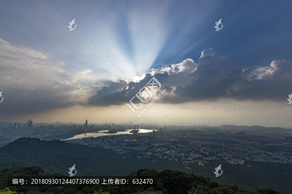 紫金山上看南京