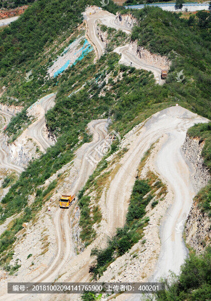 山路彎彎