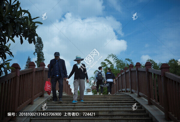 兩對情侶