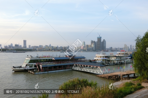 武漢旅游碼頭與江景