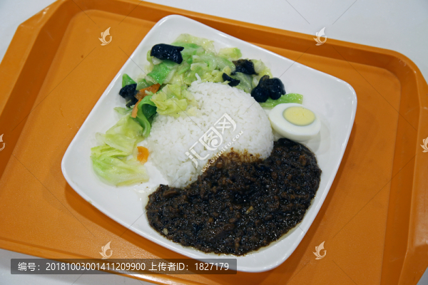 蘑菇肉醬飯