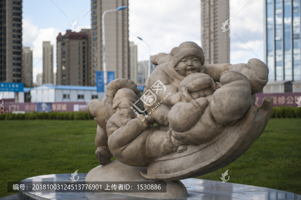 歡樂(lè)游雕塑