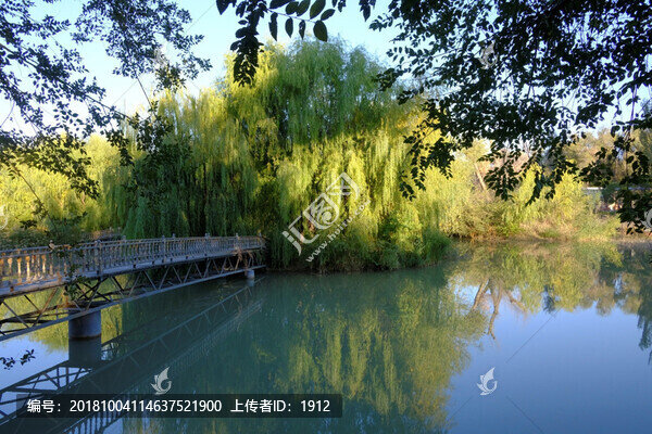 秋天的湖