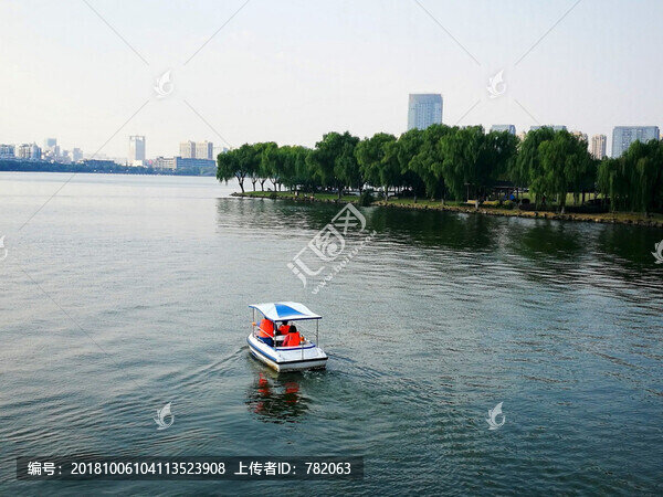 水鄉(xiāng)游船