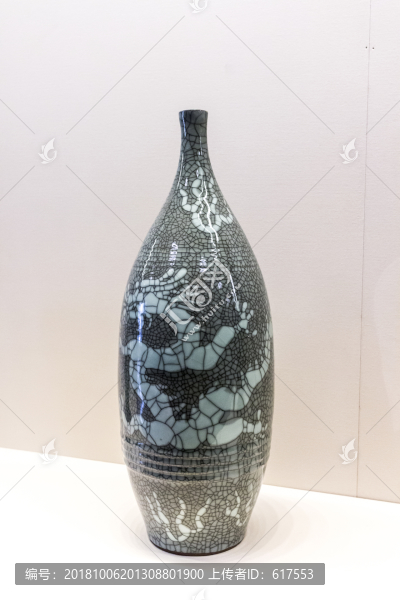 仿哥窯龍紋小口瓶