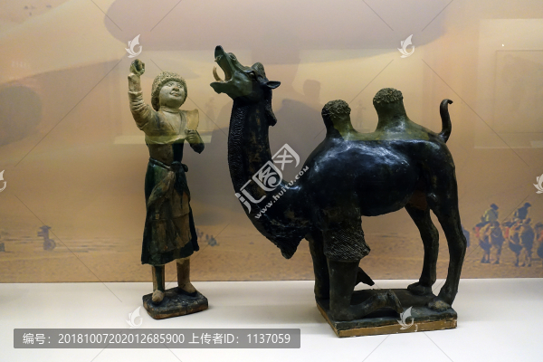 唐代綠釉男子傭褐秞駱駝傭