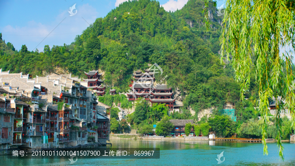 鎮(zhèn)遠古鎮(zhèn)旅游臨河居民樓