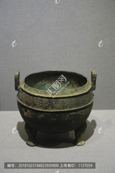 春秋蟠螭紋青銅鼎