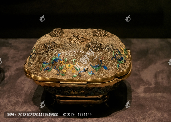 琺瑯西番蓮紋蓋盒