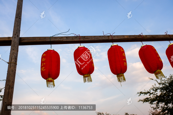 一排紅燈籠