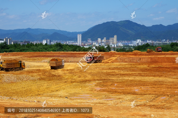 機(jī)械施工現(xiàn)場(chǎng)