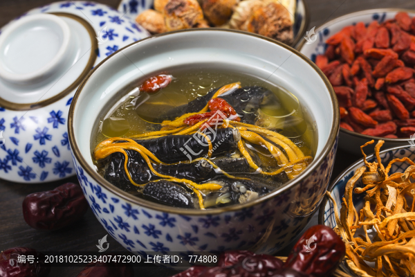 燉烏雞湯