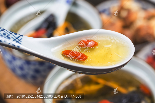燉烏雞湯