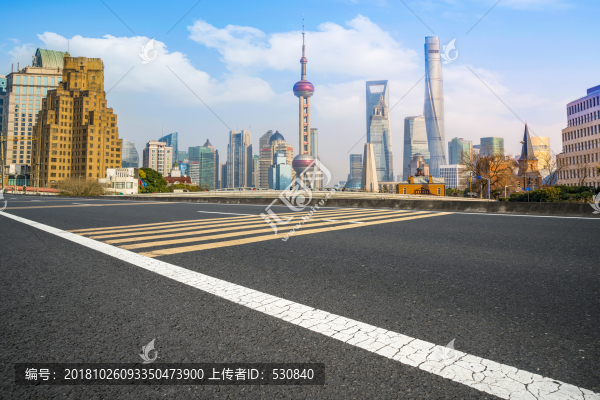 上海瀝青路面劃線和摩天大樓建筑