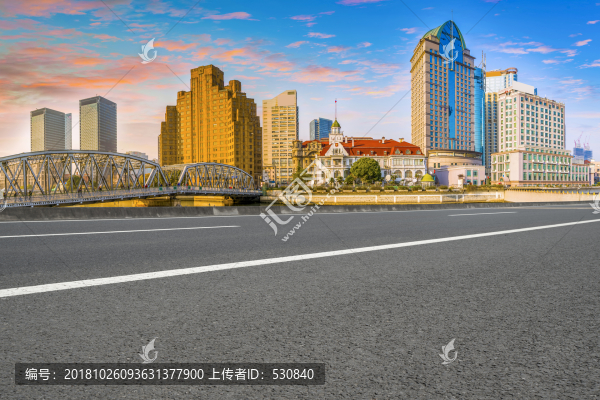 上海瀝青高速公路和金融區(qū)建筑群