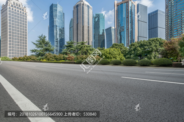 上海高樓大廈和瀝青柏油馬路