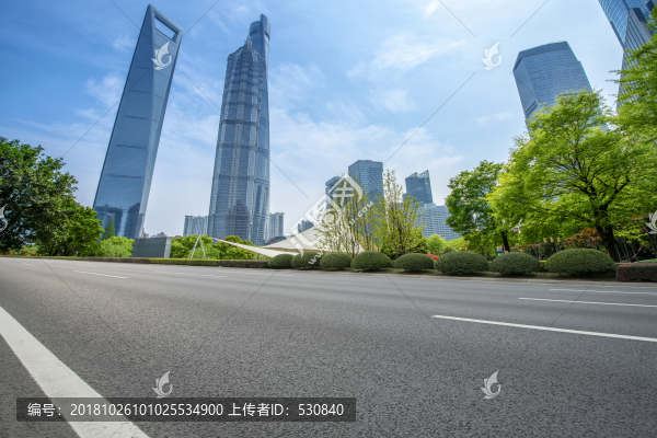 上海摩天大樓和瀝青柏油馬路