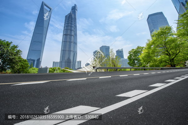 上海摩天大樓和瀝青高速公路