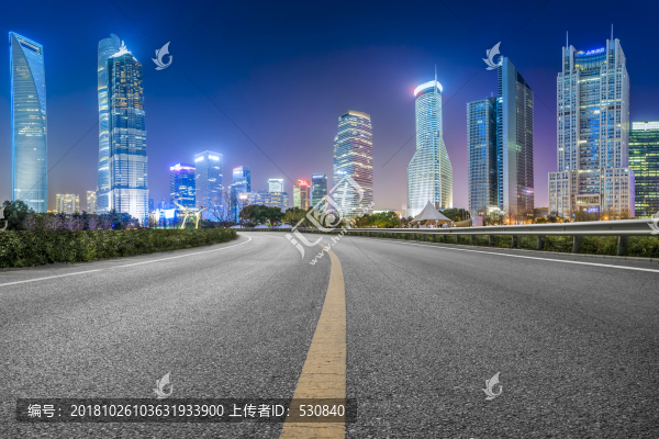 上海摩天大樓和瀝青高速公路