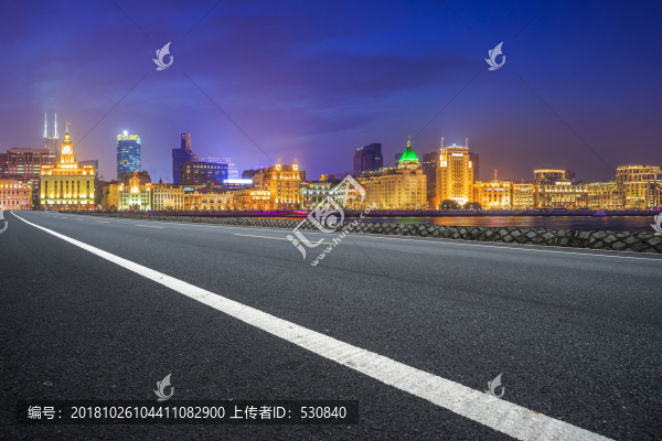 上海建筑夜景和瀝青高速公路