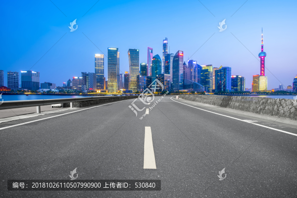 上海摩天大樓和高速公路