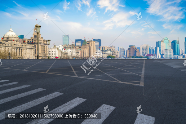 上海摩天大樓和高速公路天際線