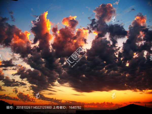 天空火燒云彩