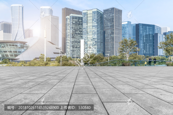杭州摩天大樓和地磚路面